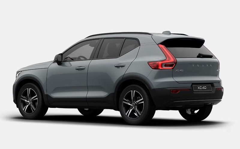 Volvo XC40 (2026) B3 AUT DARK PLUS - fotka 6 z 11
