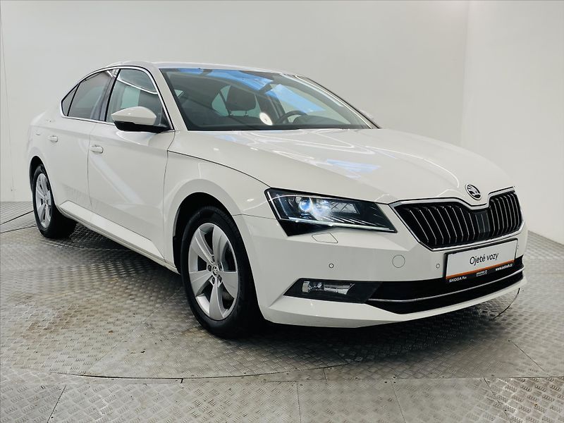 Škoda Superb 2,0 TDI 110kW Ambition - fotka 23 z 24
