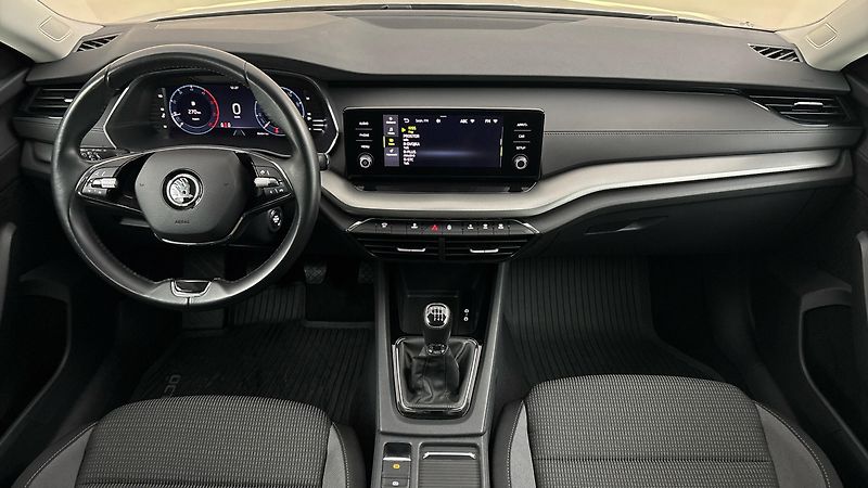 Škoda Octavia 2.0 TDI Ambition Combi - fotka 8 z 24