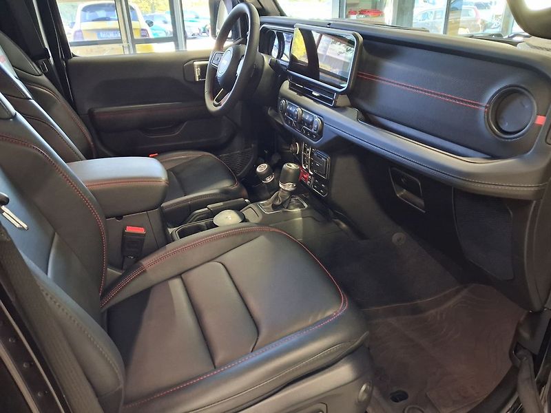 Jeep Wrangler (2024) Rubicon 2.0 Turbo 4WD - fotka 8 z 21