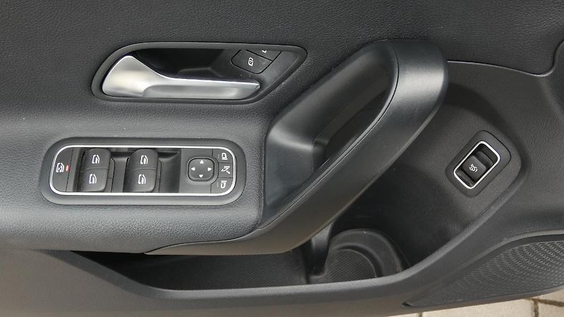 Mercedes-Benz Třídy A 180d - fotka 9 z 22