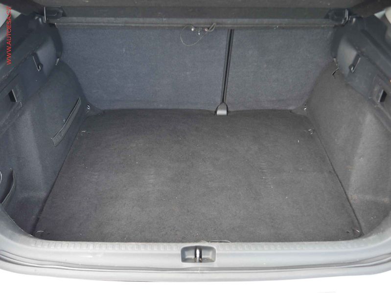 Citroën C4 (2012) 1.4i, 2.maj,ČR, AC - fotka 7 z 18
