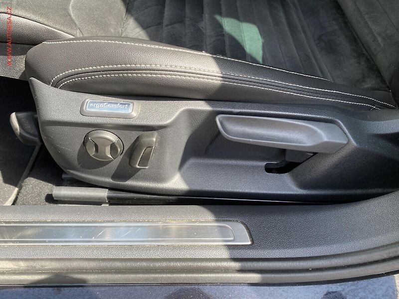 Volkswagen Passat (2020) 2.0 TDi, Elegance, DSG, LED - fotka 15 z 20