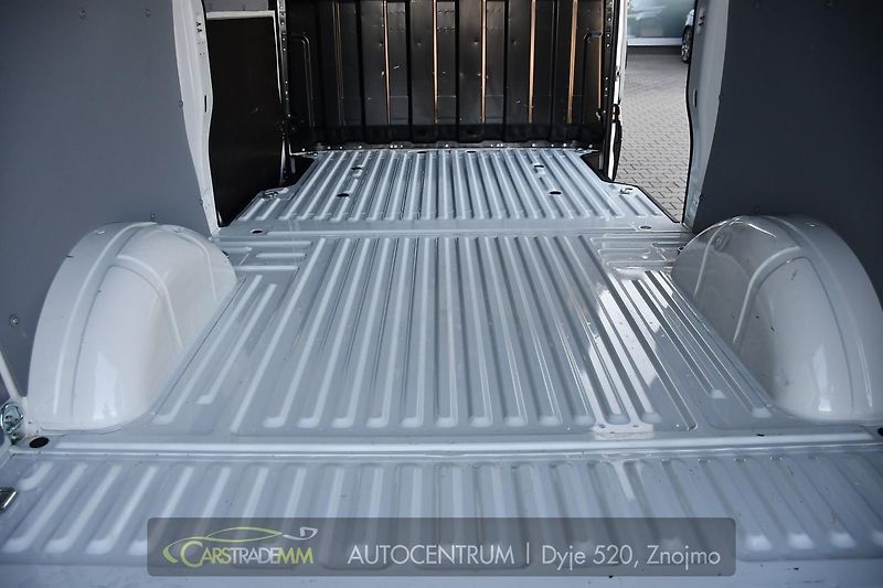 Iveco Daily 2,3HPi AUTOMAT KAMERA 5tKM!! - fotka 37 z 44