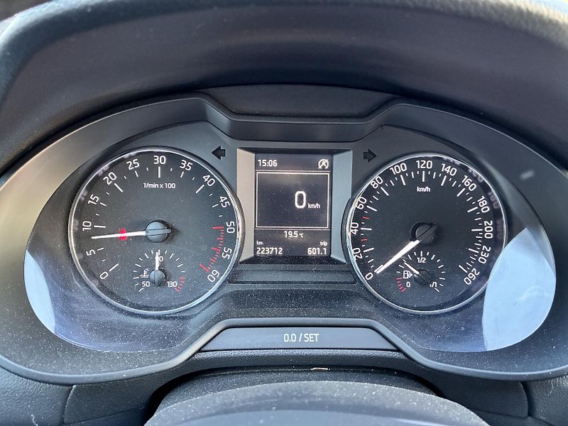 Škoda Octavia 1.6TDi 81kW 4x4 DIGI KLIMA ČR  - fotka 18 z 27