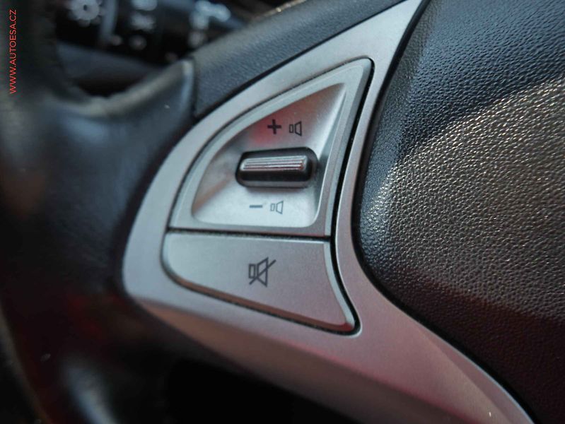 Hyundai ix20 (2019) 1.6CVVT, ČR, AC - fotka 13 z 16