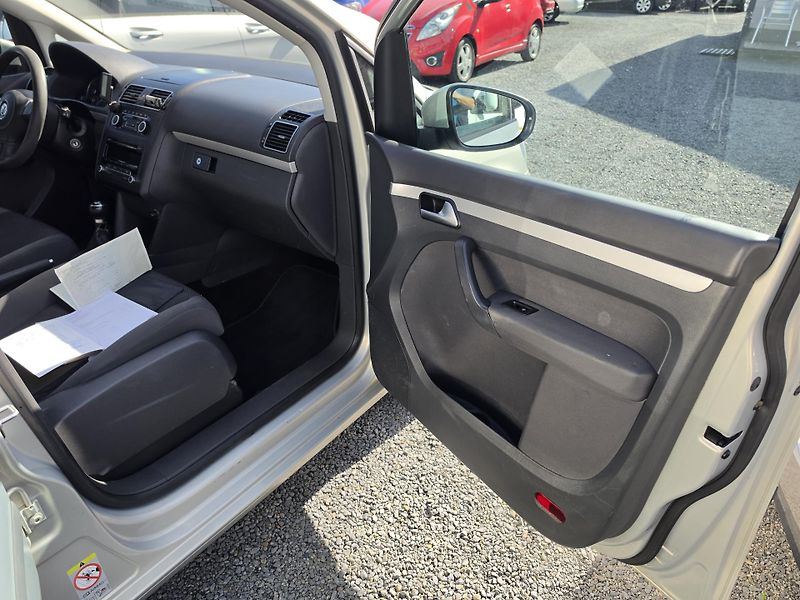 Volkswagen Touran 1.6 TDI 7 Mist - fotka 8 z 14