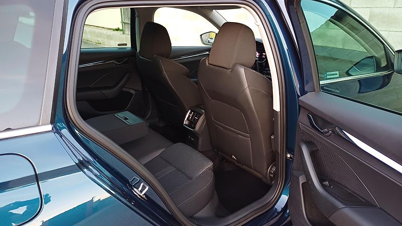 Škoda Octavia TDI 110kW DSG 4x4-1.maj-ČR-TZ- - fotka 13 z 50