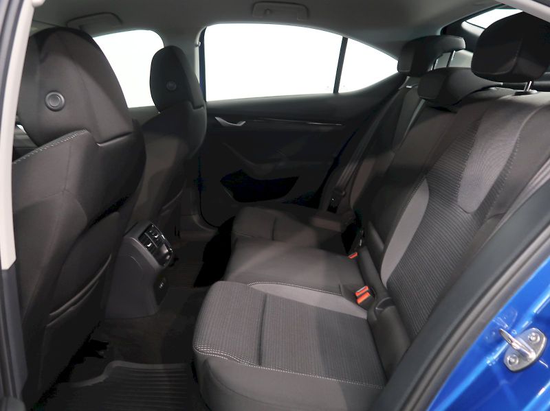 Škoda Octavia (2024) SELECTION 2.0TDI 85KW MATRIX - fotka 34 z 37