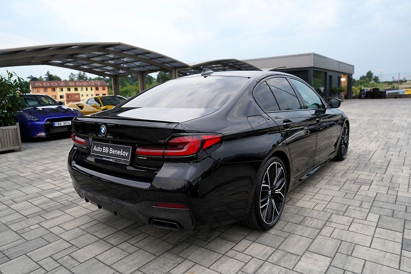BMW Řada 5 M550i xDrive/Lasery,HUD/530PS - fotka 6 z 44