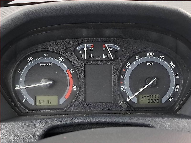 Škoda Fabia (2005) 1.2 12V, nová STK, zamluveno - fotka 11 z 14