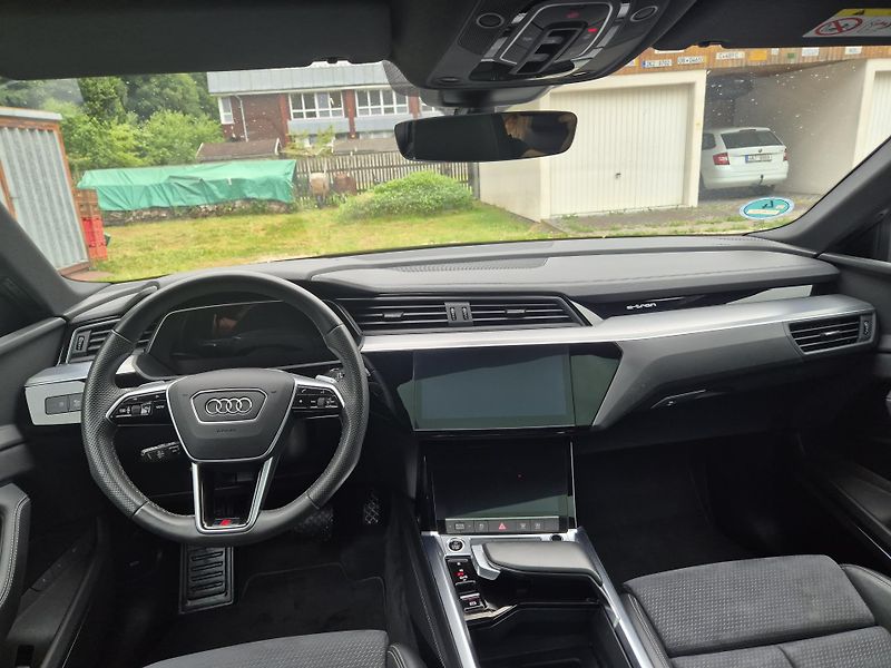 Audi e-tron 55 QUATTRO 300kw 21ALU - fotka 10 z 48