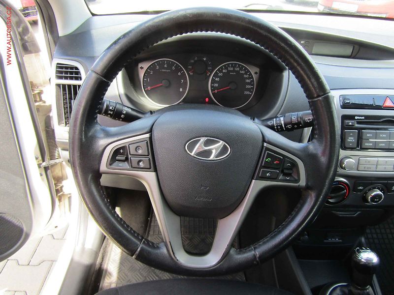 Hyundai i20 (2013) 1.2i, ČR, servis.kniha, AC - fotka 16 z 19