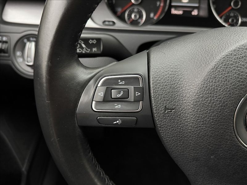 Volkswagen Passat 1,4 TSi NAVI SENZORY TAŽNÉ - fotka 10 z 36