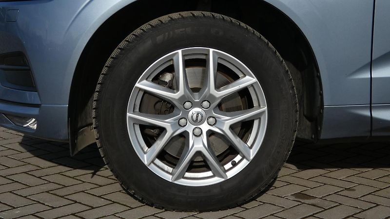 Volvo XC60 D4 Drive-E Momentum AWD - fotka 20 z 21