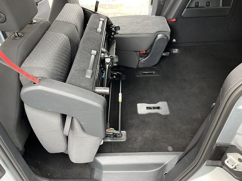 Volkswagen Caddy (2023) 2.0TDI 90KW Tourneo Connect 6r - fotka 14 z 33