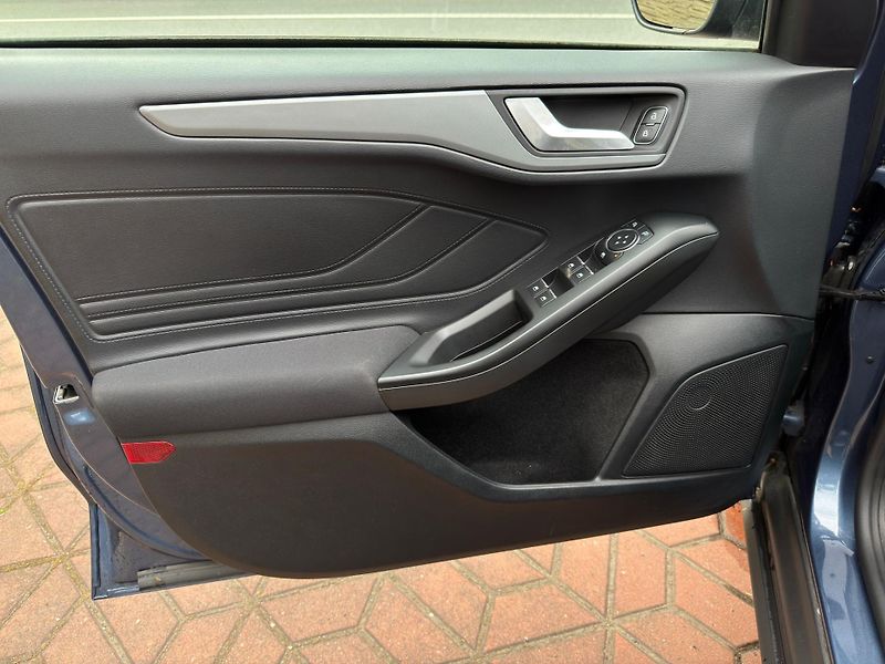 Ford Focus 1.0EB 1.MAJ. ČR DPH SERVISKA - fotka 20 z 21