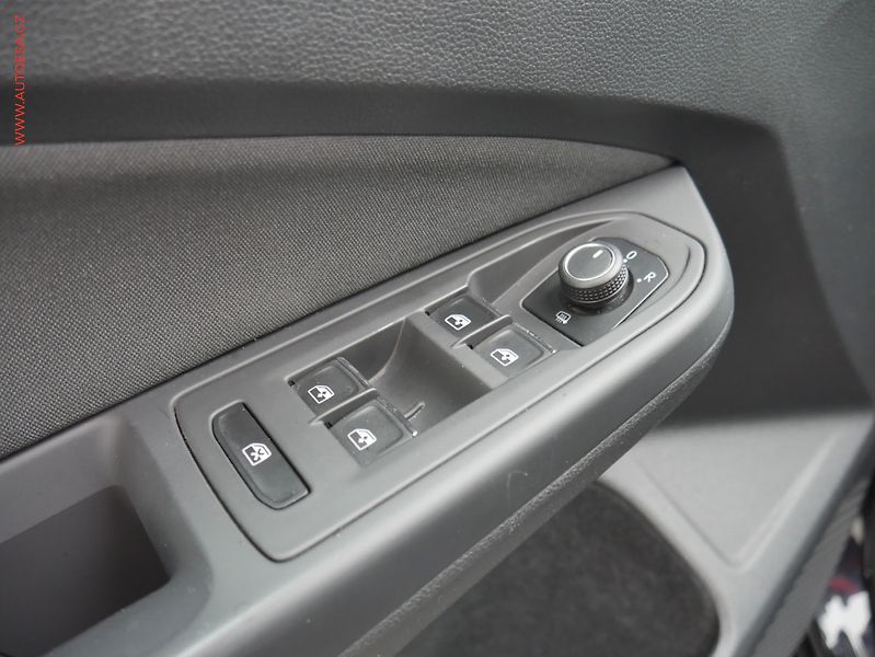 Volkswagen Golf (2021) 1.5TSi, ČR, Life, LED, park - fotka 16 z 22