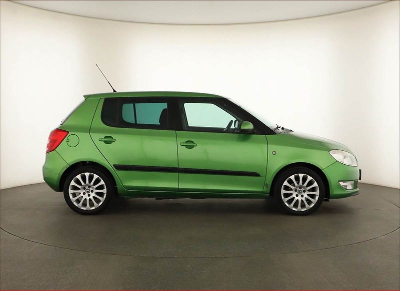 Škoda Fabia (2011) Sport 1.2 TSI, oblíbený vůz - fotka 6 z 12