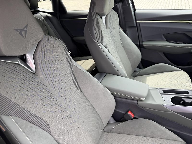 Cupra Terramar (2026) 2.0TSI 150kW 4WD TRIBE TZ R20! - fotka 33 z 45