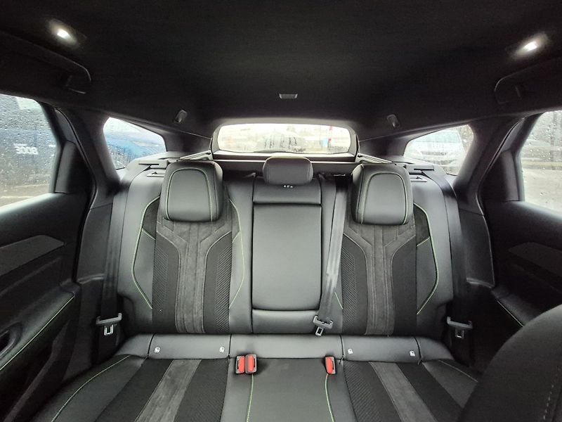 Peugeot 308 (2026) SW GT Elektro115 kW/156k 58kWh - fotka 24 z 26