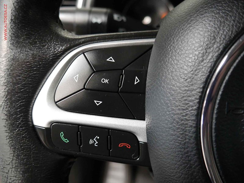 Jeep Renegade (2015) 2.0 CRD 4x4, 2.maj,ČR, AC - fotka 18 z 24