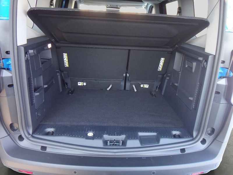Ford Tourneo Courier (2025) Titanium 43kWh 100kW 136k EV - fotka 19 z 30