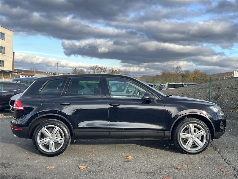 Volkswagen Touareg 3,0 TDI  V6 150 kW DSG 4M - fotka 4 z 36