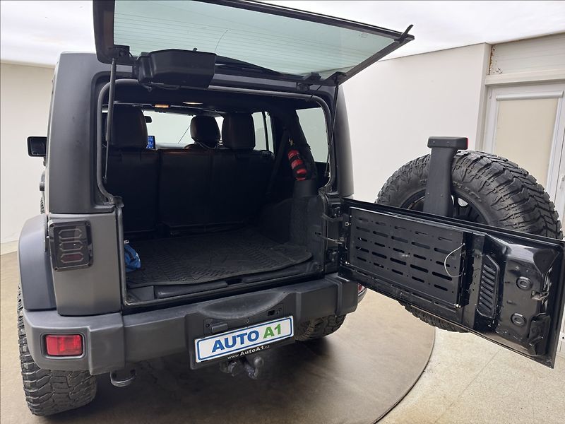 Jeep Wrangler 3,6 209kW AT PENTASTAR SERVIS - fotka 43 z 44