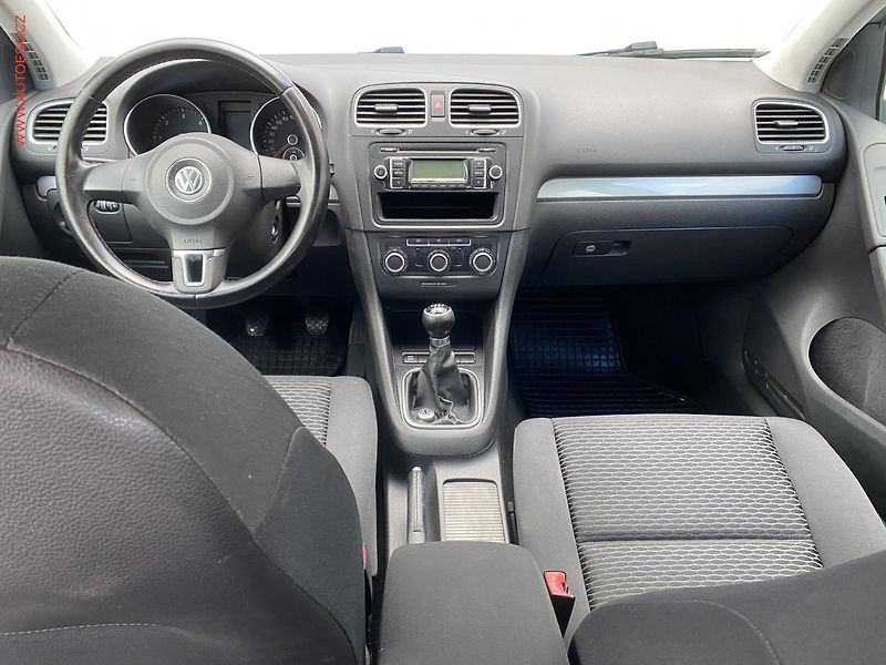 Volkswagen Golf (2010) 1.6 TDi, ČR, Trendline, AC - fotka 8 z 16