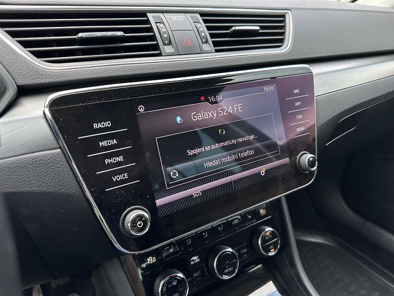 Škoda Superb 2.0 TDI Style - fotka 12 z 37