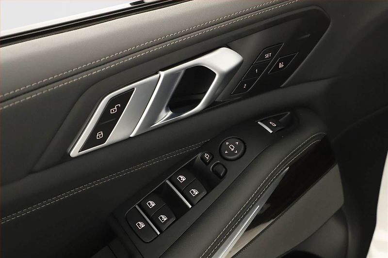 BMW X5 (2024) xDrive30d, Harman/kardon - fotka 20 z 23