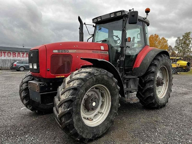 Traktor Zetor 7011.