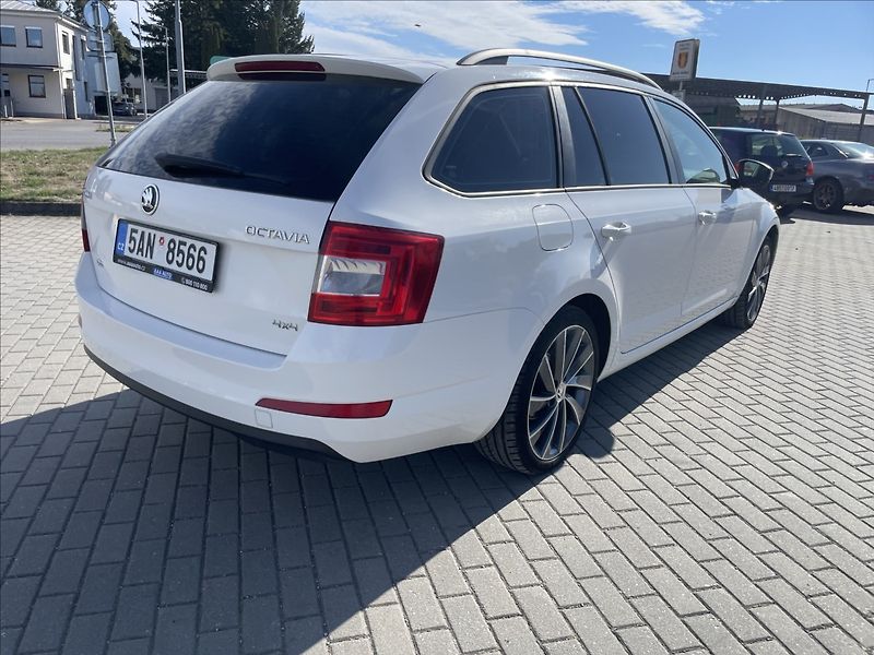 Škoda Octavia 2,0 TDi 135kw DSG 4x4 Klimatr. - fotka 32 z 34