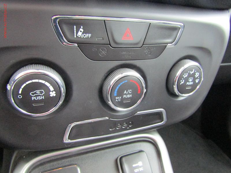Jeep Compass (2020) 1.4T, ČR - fotka 12 z 17