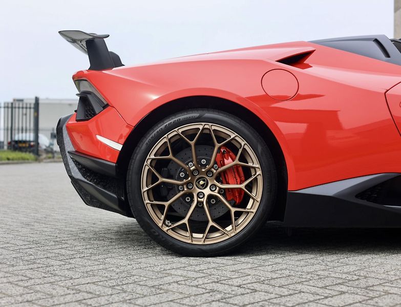 Lamborghini Huracán (2018) Spyder Performante Misano Red  - fotka 28 z 61