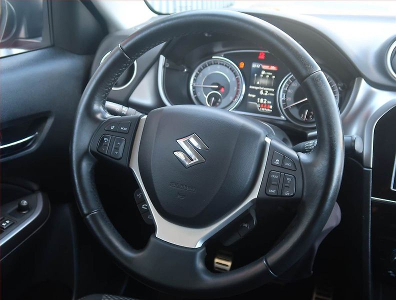 Suzuki Vitara (2021) Premium 1.4 BoosterJet, 4X4 - fotka 22 z 22