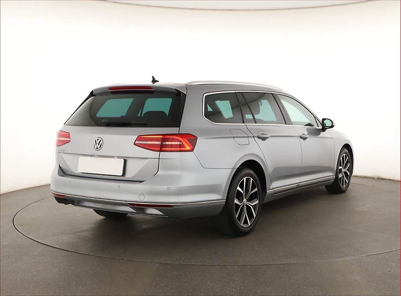 Volkswagen Passat (2019) 2.0 TDI, Automat, Kůže - fotka 5 z 21