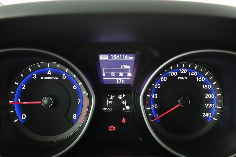 Hyundai i30 (2016) 1.6 MPI, Tempomat - fotka 8 z 13