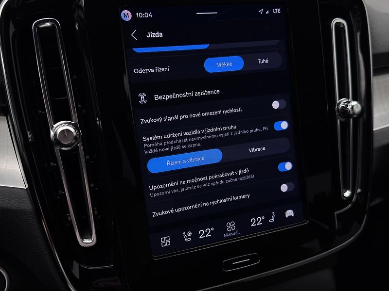 Volvo XC40 B4 DARK PLUS CZ REZERVACE - fotka 38 z 47