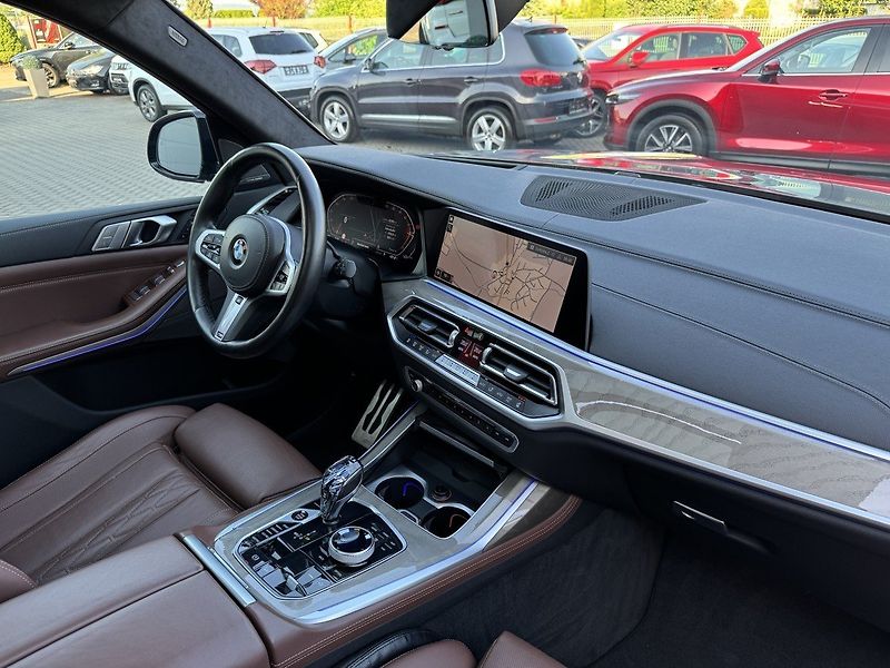 BMW X7 (2021) xDrive 40d M-Paket Pano - fotka 17 z 49