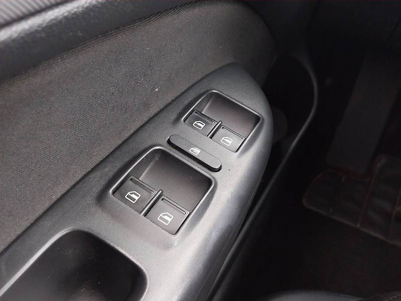 Škoda Octavia (2012) Ambition 1.6 TDI, Serv.kniha - fotka 17 z 19