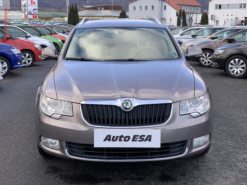 Škoda Superb (2010) 2.0 TDi, DSG, navi, xenon - fotka 2 z 23
