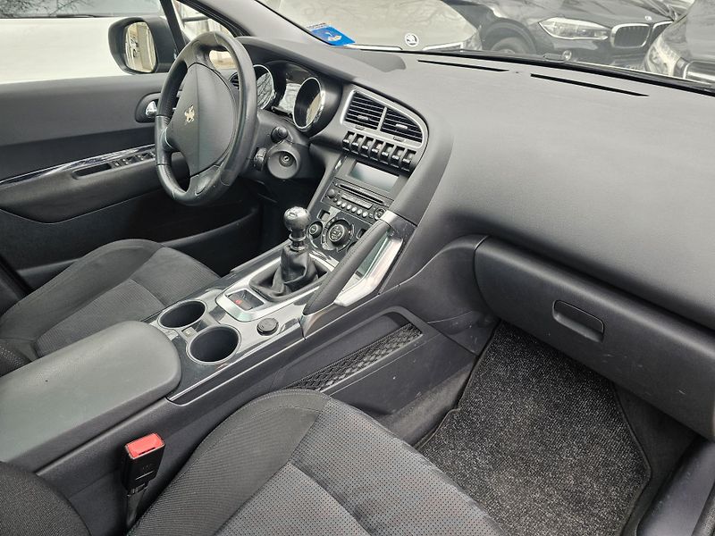 Peugeot 3008 2,0 HDI Panorama - fotka 9 z 16