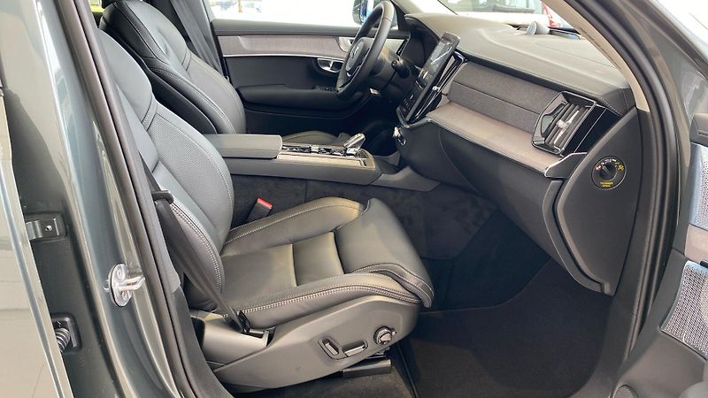 Volvo XC90 (2026) PLUS BRIGHT, B5 AWD, 184+10 kW - fotka 14 z 14