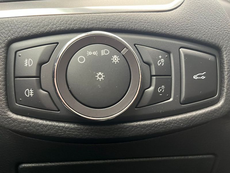 Ford S-MAX 2.0 EB Titanium LED manuál - fotka 13 z 58