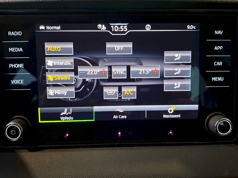 Škoda Karoq (2024) SELECTION TD 85/2.0 M6F - fotka 44 z 47