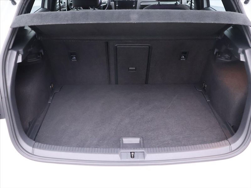 Volkswagen Golf 2,0 TSI GTI Performance DSG - fotka 10 z 29