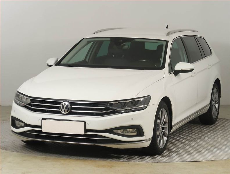 Volkswagen Passat (2020) 1.5 TSI, Automat, Kůže, Navi - fotka 2 z 19