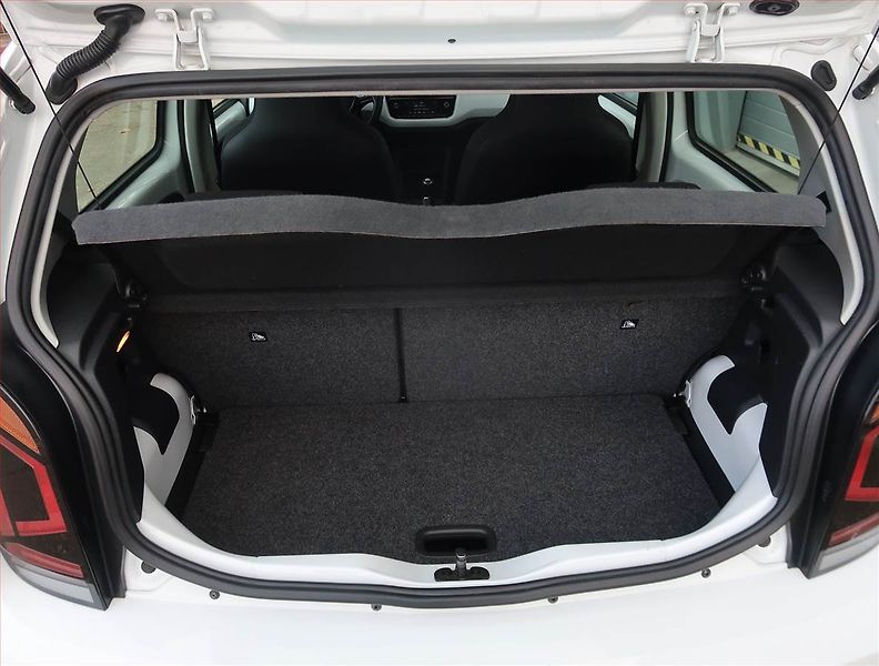 Volkswagen up! (2019) 1.0 MPI, ČR,1.maj, Tempomat - fotka 13 z 16